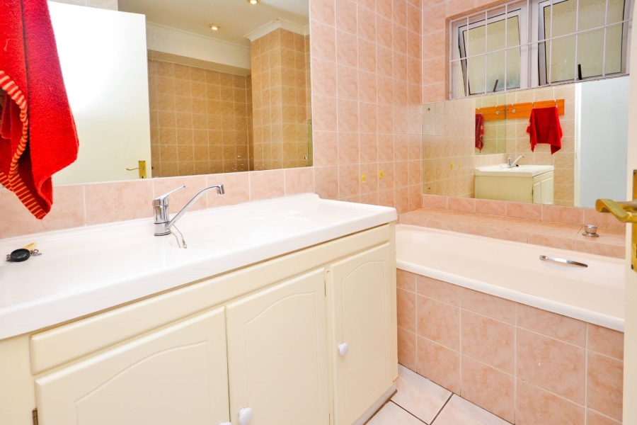 To Let 2 Bedroom Property for Rent in Sea Point Western Cape